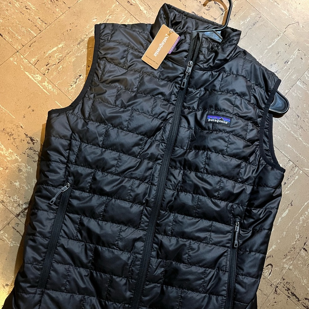 New! Patagonia Mens Nano puff vest size medium black new with tag NWT